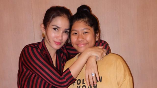 [Bintang] Ussy Sulistiawaty