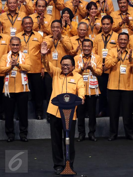 Oesman Sapta menyampaikan Pidato Politiknya saat acara Pelantikan Dewan Pimpinan Pusat Partai Hati Nurani Rakyat (Hanura) tahun 2016 - 2020 di Sentul International Convention Centre, Bogor, Rabu (22/02). (Liputan6.com/Johan Tallo)