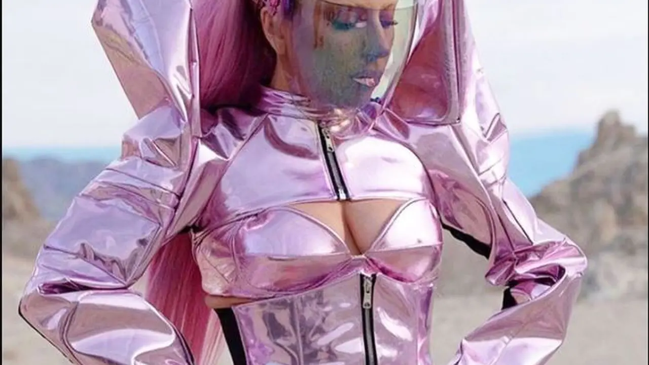 Lady Gaga Kembali Pakai Karya Rinaldy Yunardi dalam Video Klip Stupid Love