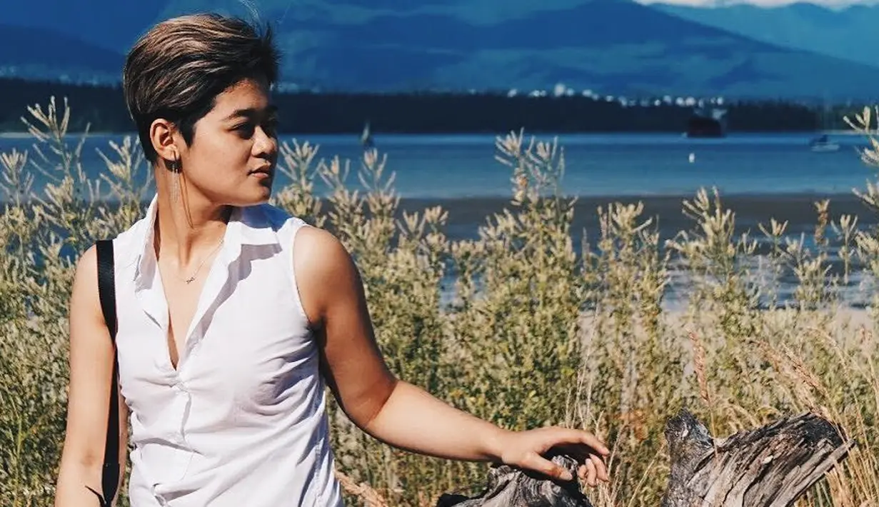 Lima tahun sudah Gisela Cindy berada di Kanada untuk mengenyam pendidikan, dan selama itu juga sangat terlihat perubahan penampilan adik Gracia Indri ini yang cukup drastis hingga membuat rambutnya menjadi bondol. (Instagram/giselacindy12)