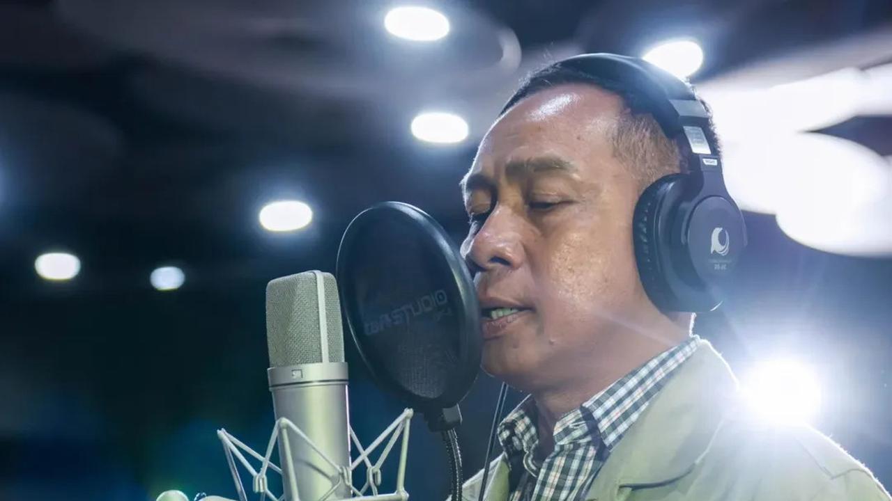 Penampilan Keren Bak Anak Muda Panglima TNI, Pose Bareng 3 Musisi Top Tanah Air