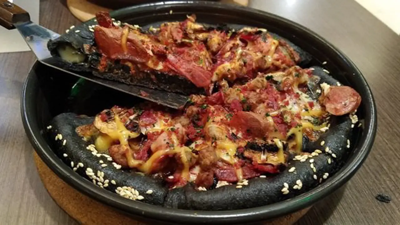 Black Pan Pizza copyright Pizza Hut