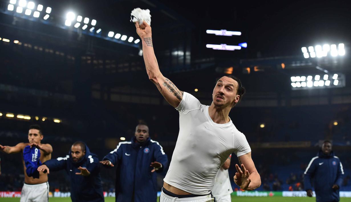 Zlatan Ibrahimovic menjadi penentu kemenangan PSG atas tim kuat Chelsea pada leg kedua babak 16 besar liga Champions di Stadion Stamford Bridge, London, Kamis (10//3/2016) dini hari WIB. (AFP /Ben Standsall)