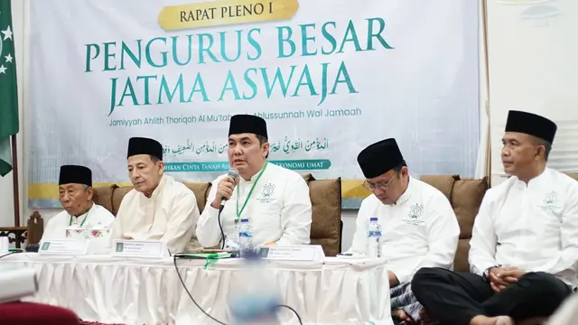 Sekretaris Jenderal PB JATMA ASWAJA, A. Helmy Faishal Zaini saat menggelar konferensi pers di Masjdi Istiqlal, Jakarta.