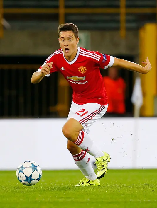 Gelandang Manchester United, Ander Herrera beraksi saat pertandingan Play – Off leg kedua Liga Champion di Stadion Jan Breydel, Bruges, Belgia, Rabu (26/8/2015). Mu menang dengan skor 4 – 0. (Reuters/Yves Herman)