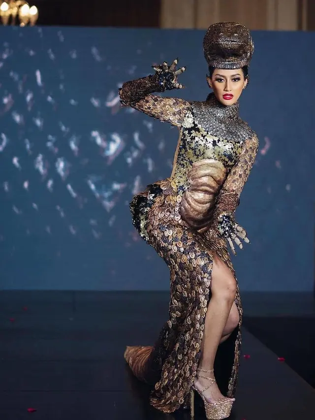 Potret Kostum 'Komodo Dragon' Ayu Maulida di Ajang Miss Universe 2020, Curi Perhatian. (Sumber: Instagram/royalstory.picture)