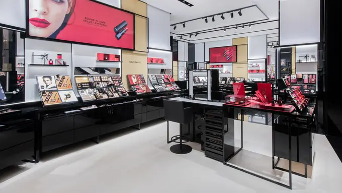 Sensasi Mewah Berbelanja Kosmetik Ikonis di Gerai Terbarunya