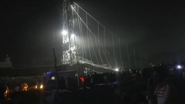 Jembatan Gantung Ambruk di India, Puluhan Orang Tewas