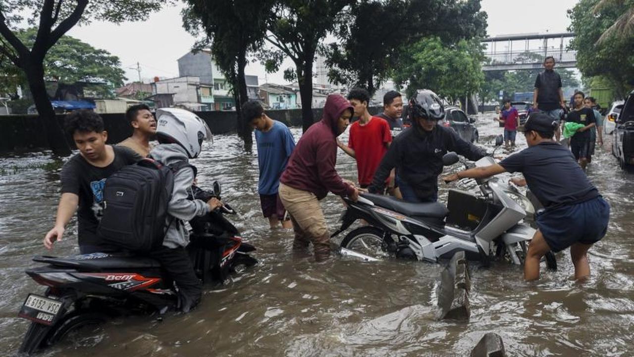 Dampak Cuaca Ekstrem, PJJ DKI Jakarta Diberlakukan di Seluruh Sekolah Ibu Kota