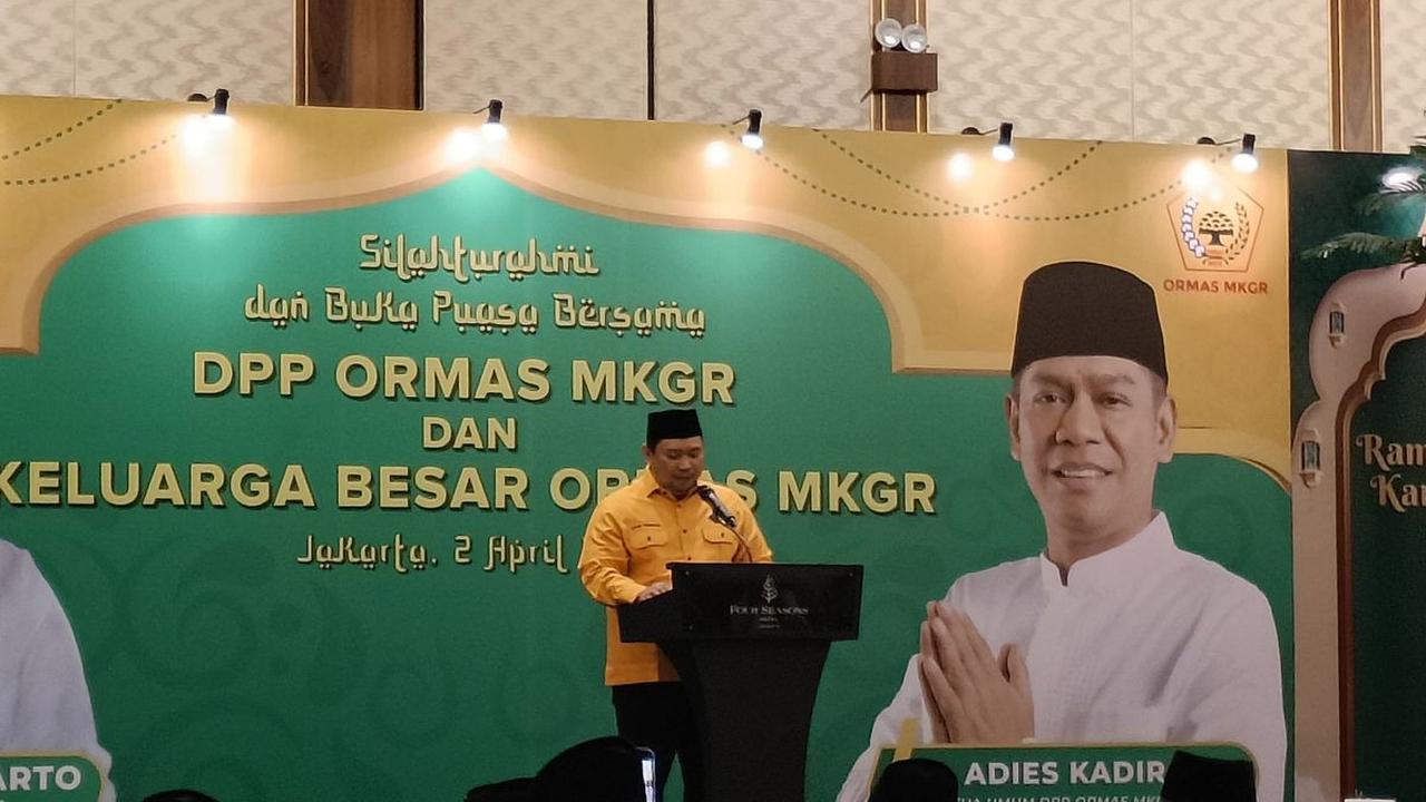 Airlangga tak menjelaskan secara detail sinyal pernyataannya tersebut. Airlangga meminta agar semua pihak menanti Ridwan Kamil tiba di Jakarta.<br>