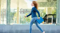7 Ciri Orang yang Berjalan Cepat Menurut Psikologi, Bukan Sekadar Terburu-Buru
