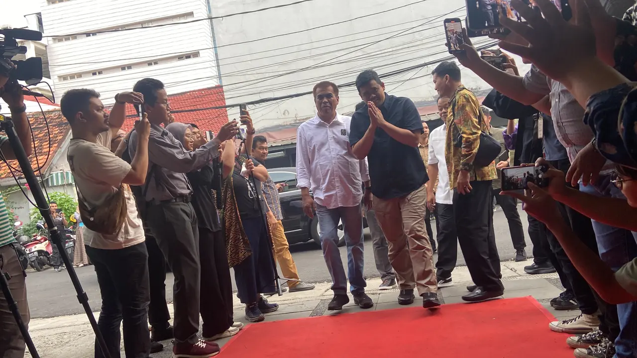 Bobby Nasution Disambut Karpet Merah di Markas PKB