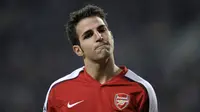 Cesc Fabregas merupakan kapten Arsenal yang dianggap sebagai salah satu gelandang terbaik di dunia kala itu. Fabregas dianggap memiliki kreativitas dan kemampuan pasing yang jauh di atas rata-rata. Sayangnya ia meninggalkan The Gunners ke Barcelona pada 2011 silam. (AFP/Miguel Riopa)