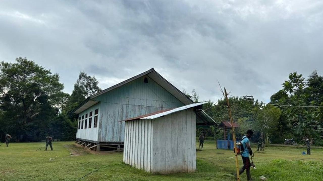 TNI Perkuat Toleransi Beragama di Papua Melalui Aksi Bersih Gereja