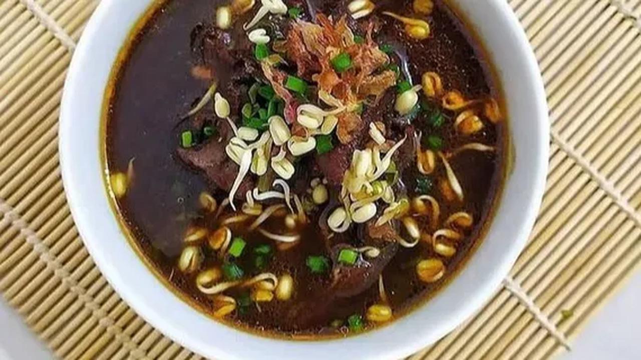 Sandiaga ingin mendaftarkan rawon ke UNESCO sebagai warisan budaya Indonesia.  Kelak nantinya makanan berkuah hitam ini akan lebih mendunia.