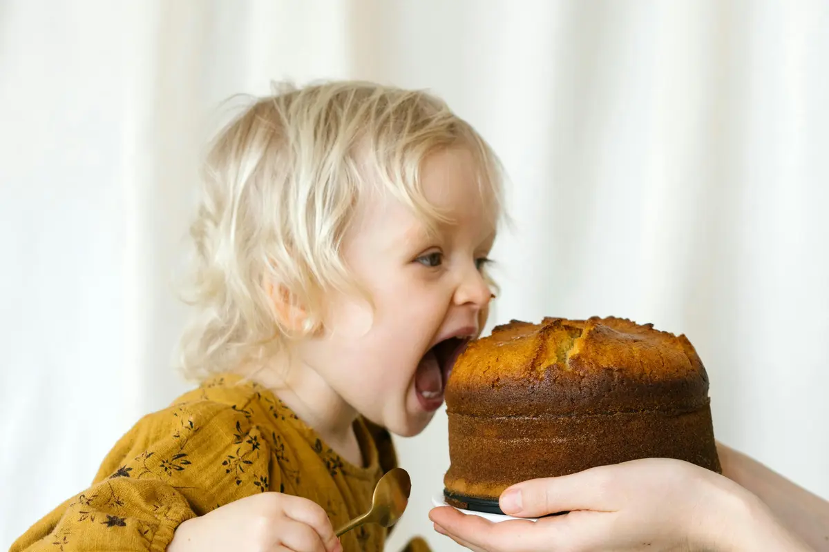 Ilustrasi Anak Makan Manis//copyright pexels/Mikhail Nilov