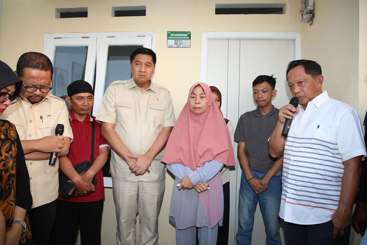 Mendagri Saksikan Penyerahan Rumah untuk Keluarga Almarhum Affan Kurniawan