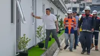 Seskab Teddy Cek Progres Hunian Baru Warga Bantaran Rel Pasar Senen