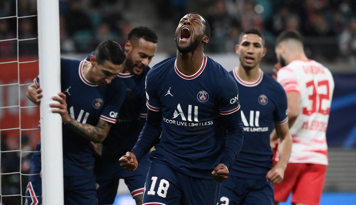 PSG berhasil menyamakan skor 1-1 pada menit ke-21. Georginio Wijnaldum berhasil membobol gawang Leipzig usai kerjasama apiknya dengan Neymar. (AFP/Franck Fife)