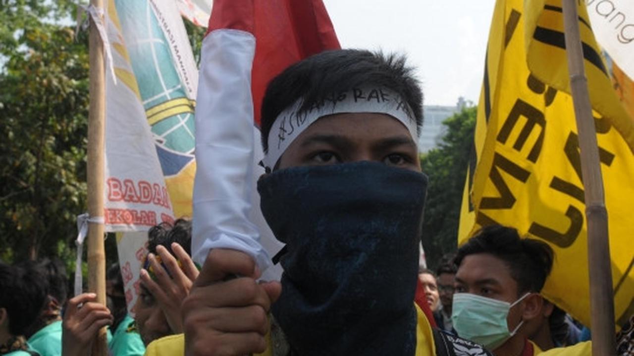 Ratusan mahasiswa gelar 'Sidang Rakyat' di depan Istana Merdeka