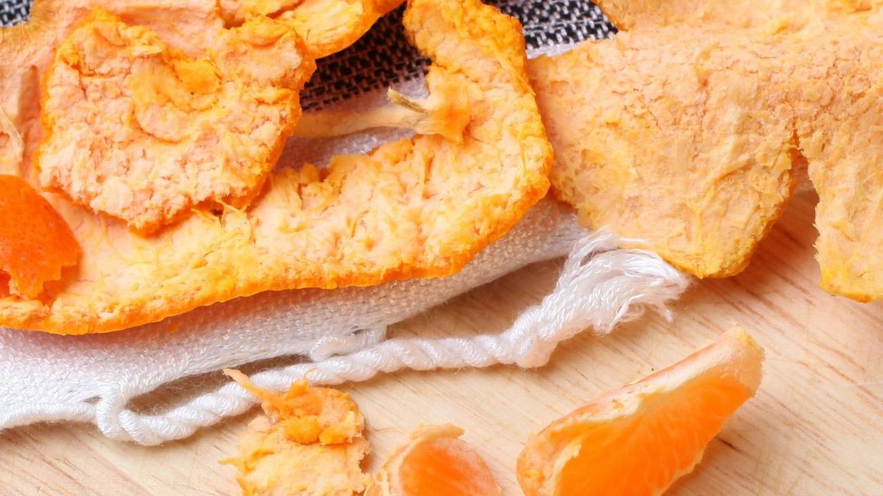 Jeruk Satsuma adalah varietas jeruk mandarin yang berasal dari Jepang. Jeruk ini menjadi favorit banyak orang di seluruh dunia karena rasa manisnya yang lezat dan kandungan nutrisinya yang kaya. Dengan kulit yang mudah dikupas dan biji yang jarang, jeruk 