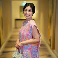 Nisya Ahmad, adik dari selebriti ternama Raffi Ahmad, sukses mencuri perhatian publik dengan penampilannya di resepsi pernikahan Zumi Zola dan Putri Zulhas.  [@nissyaa].