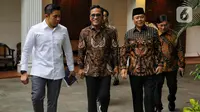 Miftah Maulana Habiburrahman (kedua kiri) atau lebih dikenal dengan Gus Miftah adalah seorang pendakwah dan pimpinan Pondok Pesantren Ora Aji di Sleman. (Liputan6.com/Angga Yuniar)