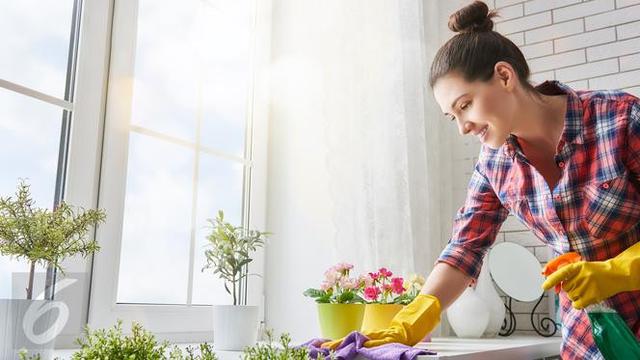 Membersihkan rumah