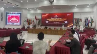 Komisi Pemilihan Umum Republik Indonesia (KPU RI) menggelar rapat evaluasi debat capres, Kamis (14/12/2023) sore. (Liputan6.com/Muhammad Radityo Priyasmoro)