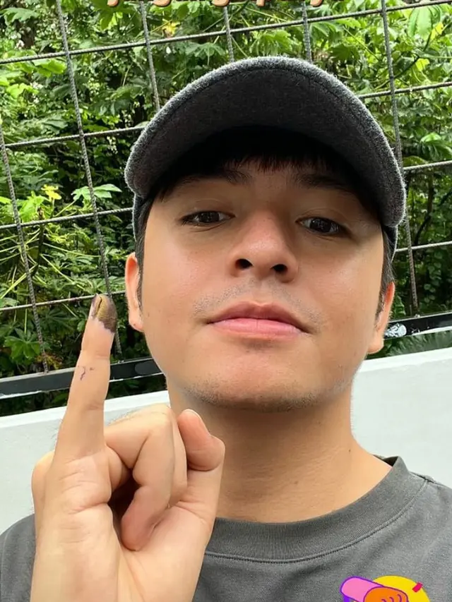 Potret 10 Artis Usai Nyoblos Pemilu, Pamer Jari Kelingking