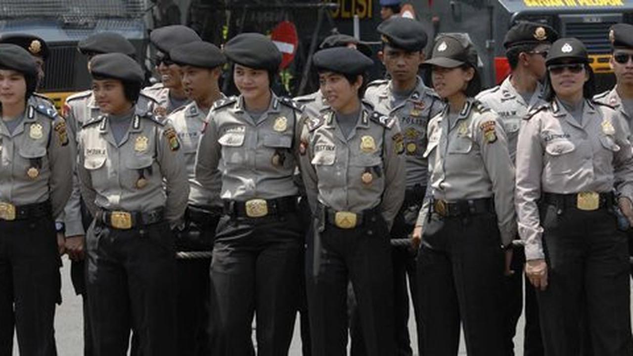 Polwan disiagakan buat gendong anak pemudik di Tanjung Priok