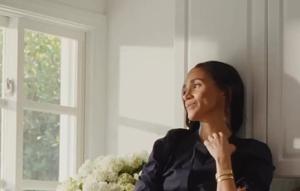 Meghan Markle kembali monetisasi gaya fashionnya lewat platform AI OneOff dengan deretan busana dan aksesori senilai Rp2.1 milliar, dari outfit kasual hingga item mewah. (dok. tangkapan layar Instagram @aseverofficial/https://www.instagram.com/reel/DYNi-N5SEOk/?utm_source=ig_web_copy_link&igsh=MzRlODBiNWFlZA==/Dea Sifa)