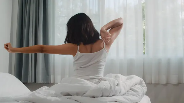 4. Stretching Ringan Sebelum Tidur