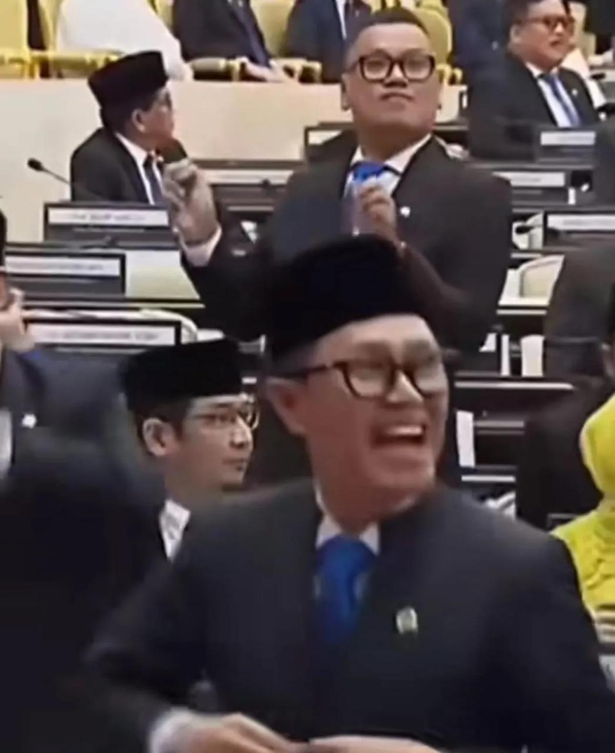 Pasha Ungu Tak Ikut Joget Bareng Anggota DPR Lain, Pilih Diam