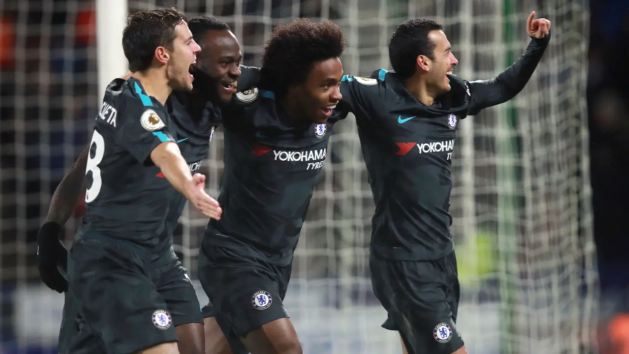Chelsea Permalukan Huddersfield Town