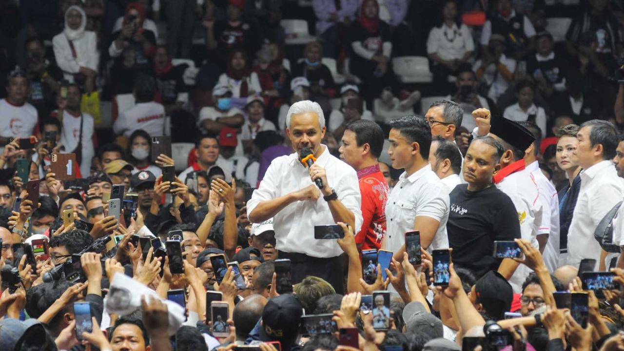 Dia menduga, relawan pendukung yang memasang baliho raksasa Ganjar tersebut<br>