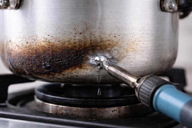 Cara Menambal Dandang Bocor dengan Timah atau Stainless Steel Cair dan Solder