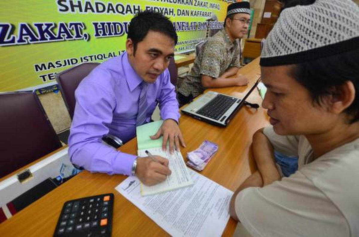 Bayar zakat fitrah di Masjid Istiqlal
