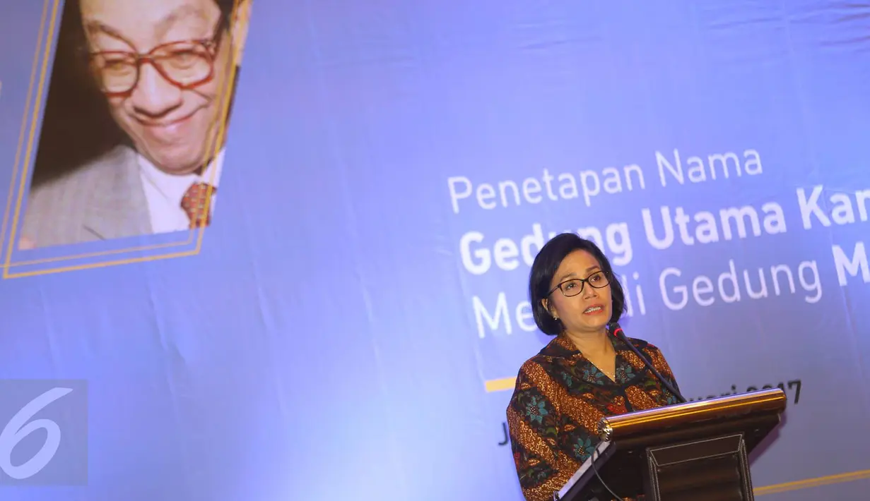 Menkeu Sri Mulyani Indrawati memberi sambutan dalam acara penetapan nama Gedung Utama Kantor Pusat Direktorat Jenderal Pajak (DJP) di Jakarta, Kamis (19/1). (Liputan6.com/Immanuel Antonius)