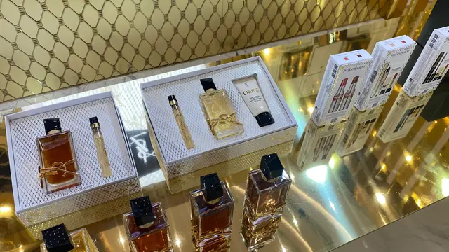 Sederet Pilihan Hadiah Spesial Akhir Tahun di YSL Winter Fantasy