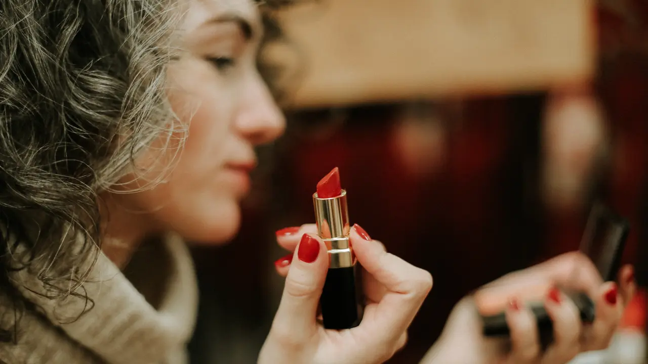 lipstik-kezo