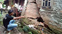 Tanah bergerak di Tegal, 68 rumah rusak (Liputan6.com / Fajar Eko)