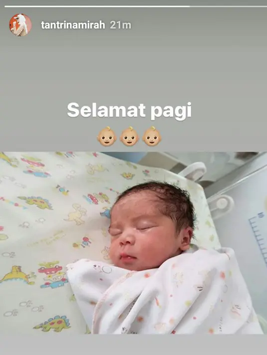 "Terima kasih Ya Allah, semoga menjadi anak yang soleha, berbakti pada orang tua, berguna untuk sesama. Terima kasih Khawla telah memilih Ayah dan Ibu menjadi orangtuamu,” tulis Haykal. (Intagram/tantrinamirah)