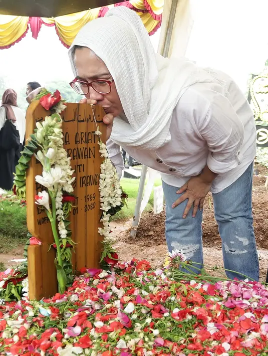 Pemakaman Ria Irawan (Bambang E Ros/Fimela.com)