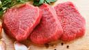 Daging merah sulit dicerna dan sering terjebak di saluran pencernaan. Saat daging ini tak tercerna maka racun-racun pada tubuh akan dilepaskan lewat kulit dalam bentuk keringat. Keringat inilah yang akan memicu bau badan. (Istimewa)