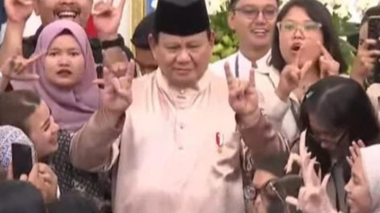 Prabowo Belajar Gerakan Viral 'Velocity' Bersama Wartawan di Istana Merdeka