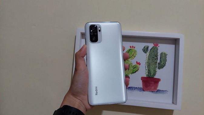 Penampakan Redmi Note 10 yang akan meluncur di Indonesia. (Liputan6.com/Agustin Setyo Wardani)