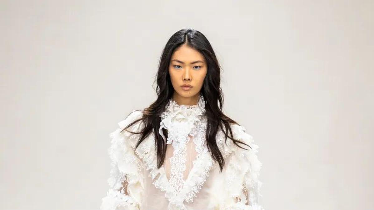 Tren Fashion Boho Pirate, Perpaduan Bebas antara Bohemian &amp; Pirate yang Mendominasi Runway