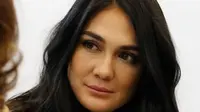 Diawasi Polisi Fashion, Luna Maya Anti-pakai Busana Terbuka