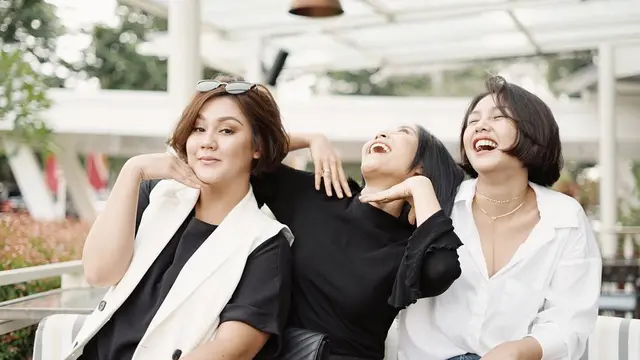 6 Potret Rinni Wulandari Bareng Sissy dan Vanesha Prescilla, Saudara Ipar Kompak